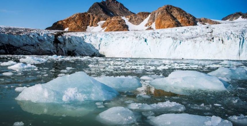830x532_morceaux-glace-flottent-devant-glacier-apusiajik-groenland-17-aout-2019